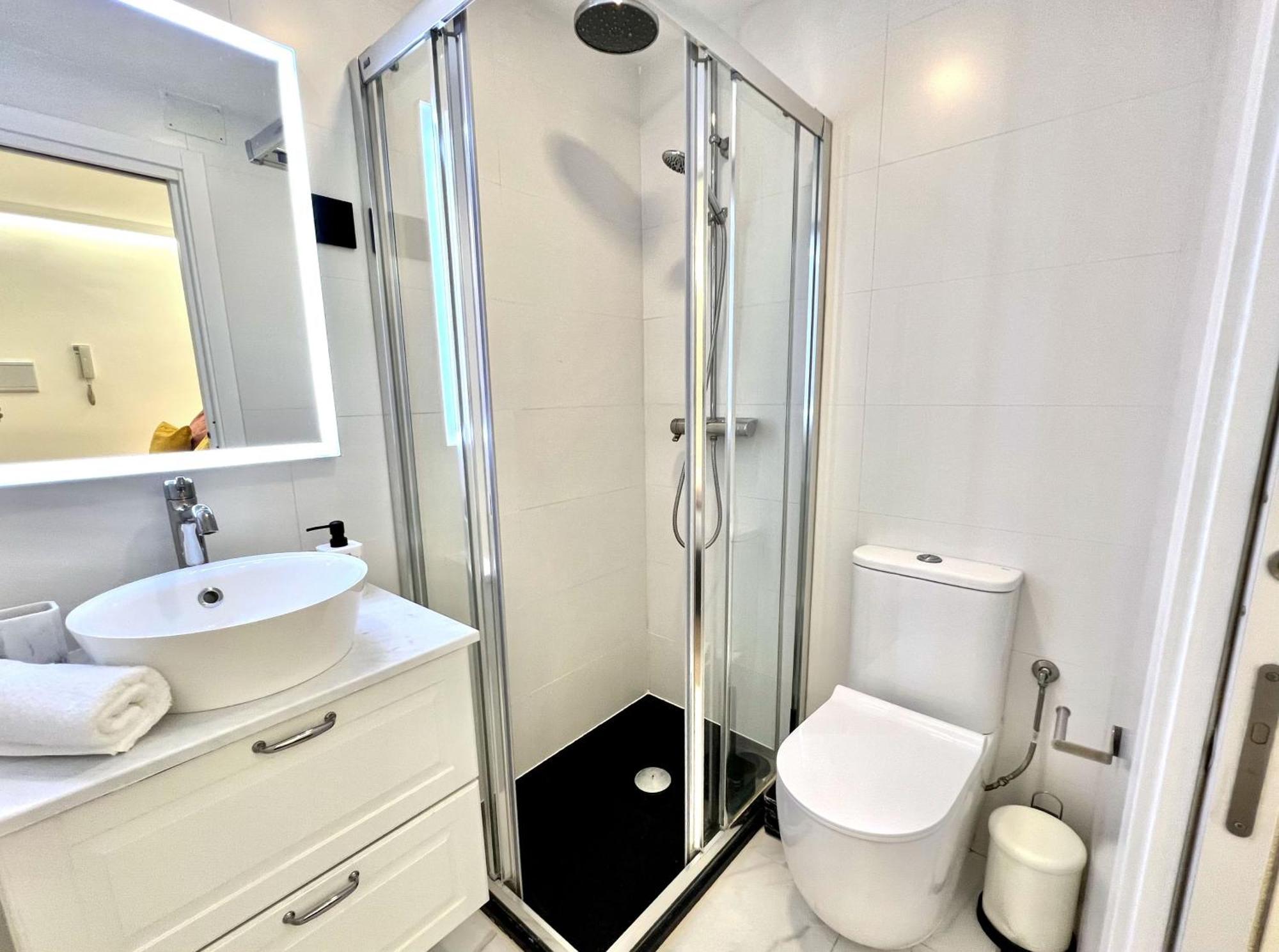Apartment In The Heart Of Madrid-Piso En Malasana Exteriör bild